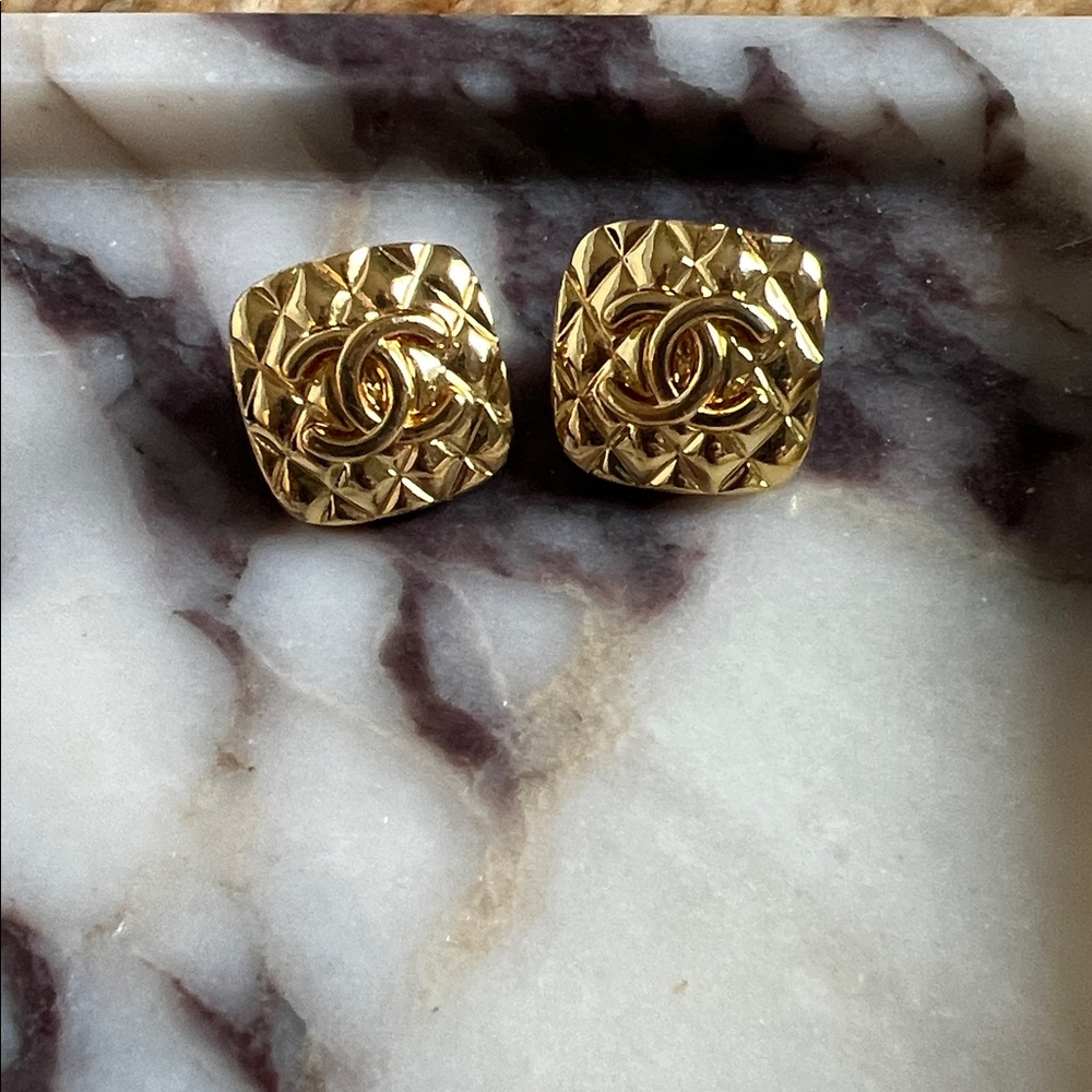 Quilted square gold tone earrings